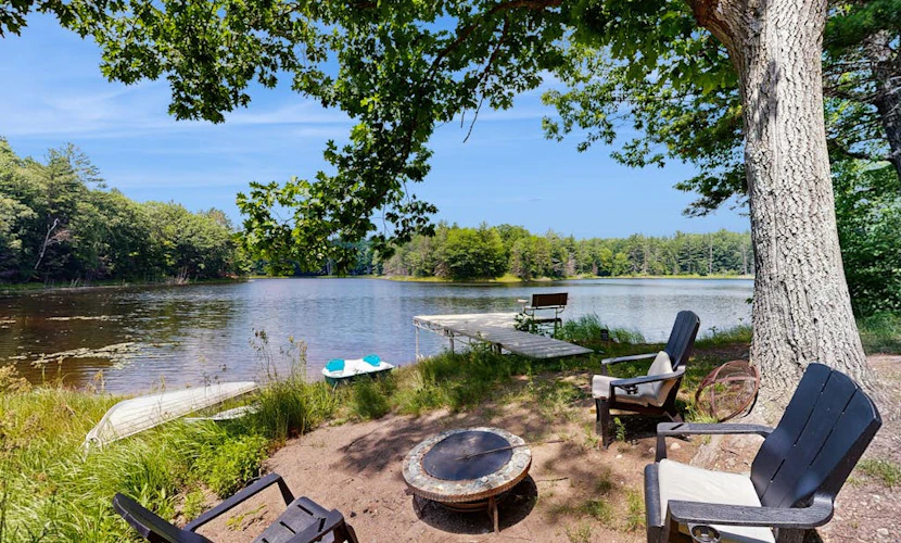 Blue Jay Cabin | Lakefront cabin in Rhinelander with dock & row boat