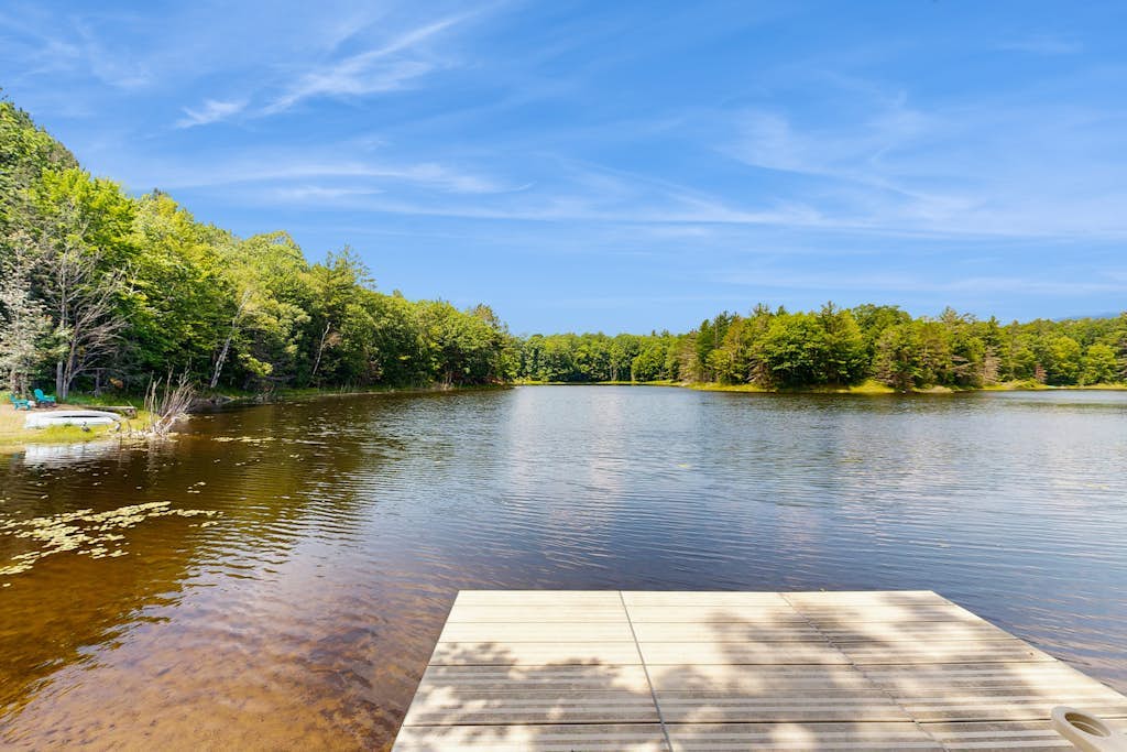 Blue Jay Cabin | Lakefront cabin in Rhinelander with dock & row boat