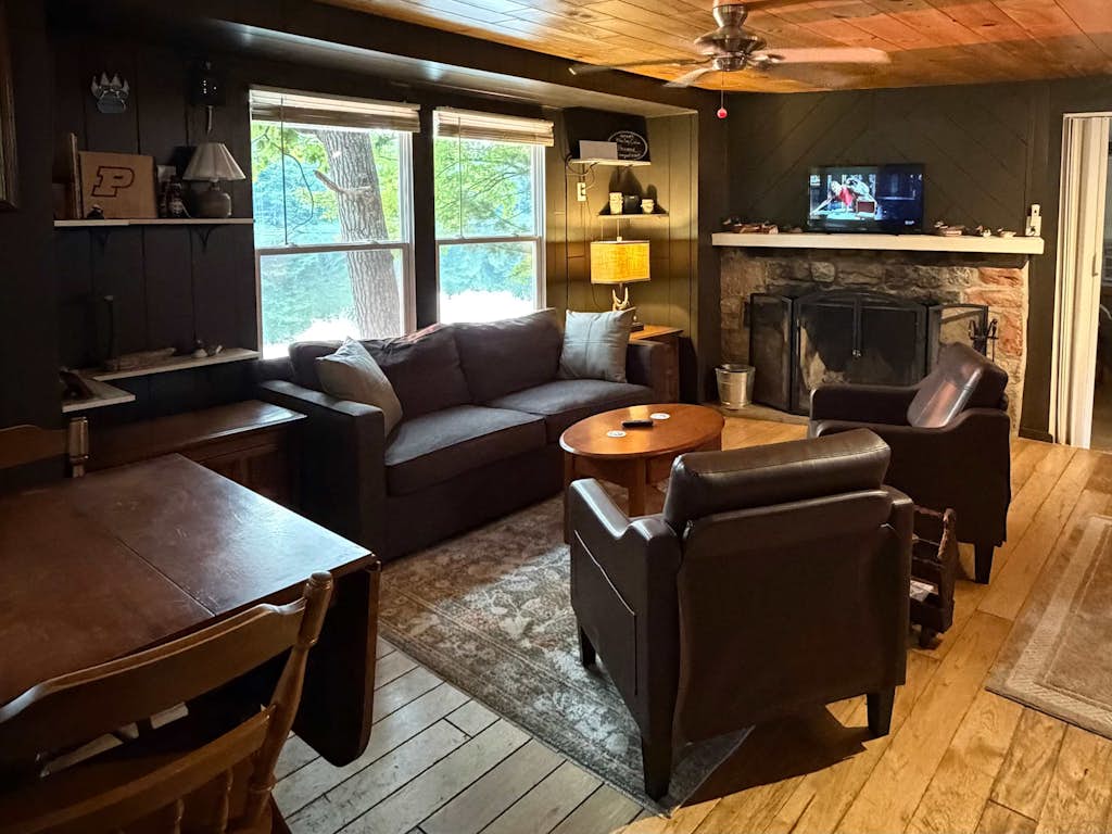 Blue Jay Cabin | Lakefront cabin in Rhinelander with dock & row boat