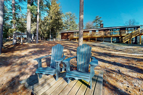 Secluded Lakefront Home w/Deck, Lake Views, Gas Grill & Private W/D - Dogs OK