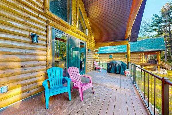 New dog-friendly cabin with river views, grill, modern interior, W/D, and AC