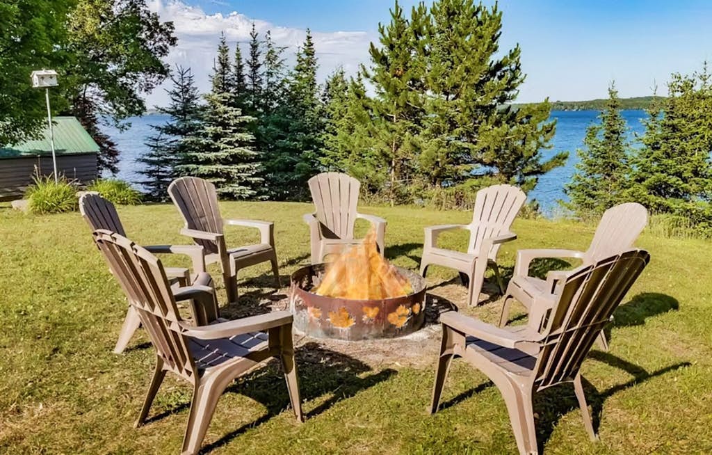 Newly remodeled lake home w/panoramic views & private swimming area