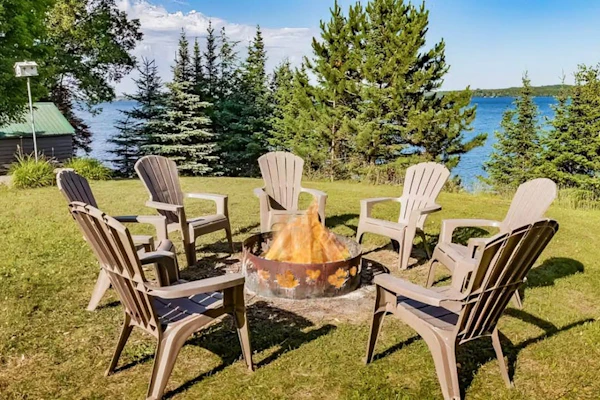 Newly remodeled lake home w/panoramic views & private swimming area