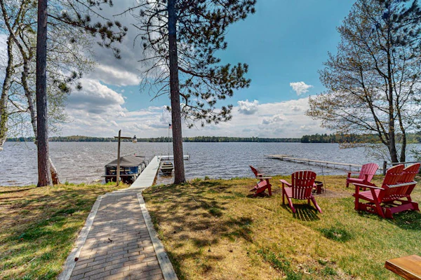 Rustic Cozy lakefront Cabin with dock, fire pit, gas grill, W/D & quiet location