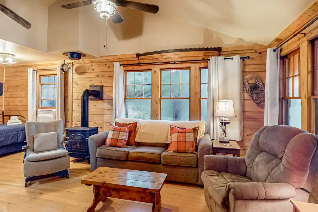 Little Red Lakeside Cabin
