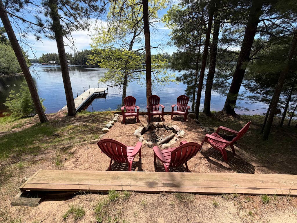 Lakeside cabin with a firepit, sunroom, & seasonal dock
