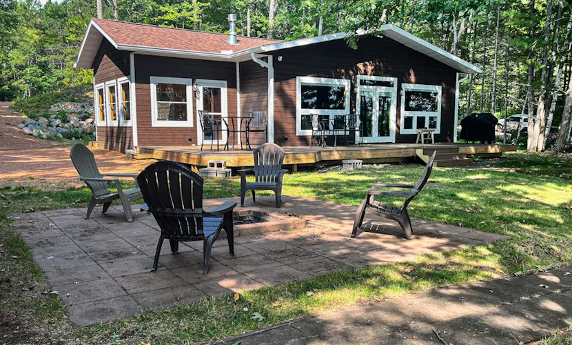 Dog-friendly lakefront hideaway with docks, firepit, fireplace & W/D