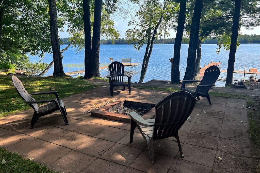 Dog-friendly lakefront hideaway with docks, firepit, fireplace & W/D
