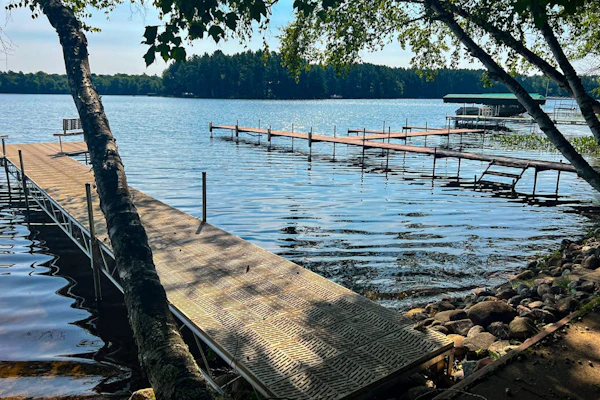 Dog-friendly lakefront hideaway with docks, firepit, fireplace & W/D