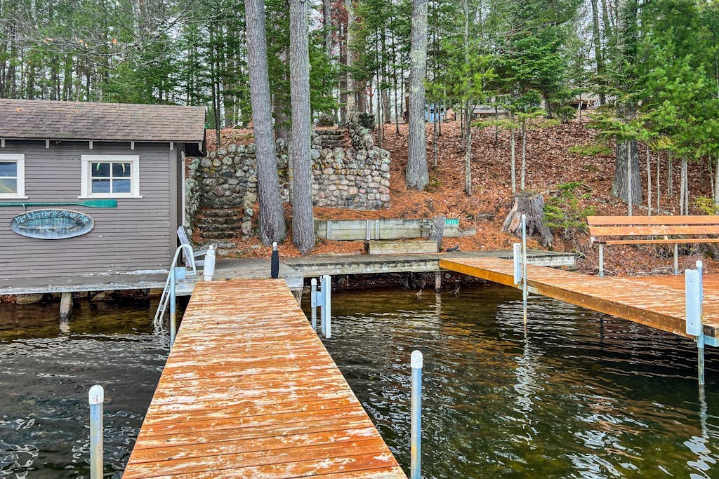 Sprawling lakeside home with dock, kayaks, pool table, fireplace, grill, & AC