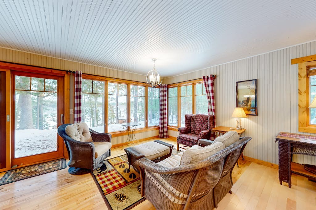 Sprawling lakeside home with dock, kayaks, pool table, fireplace, grill, & AC