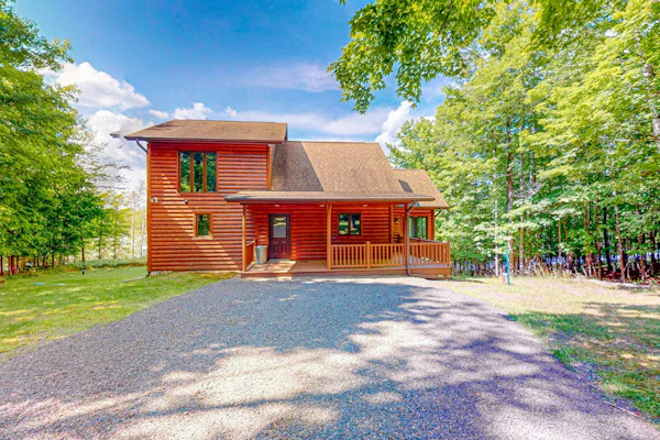 Beautiful Lakefront Cabin with a Private Dock, Firepit, and Large Yard!
