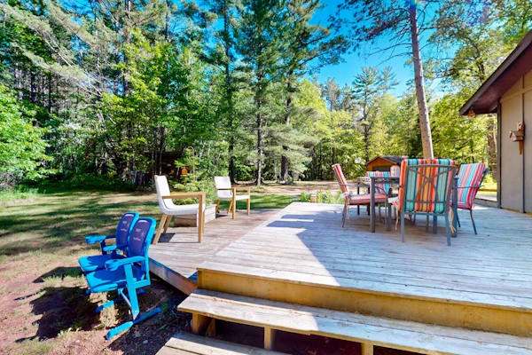 Riverside Home with Firepit, Gas Grill, and Washer/Dryer