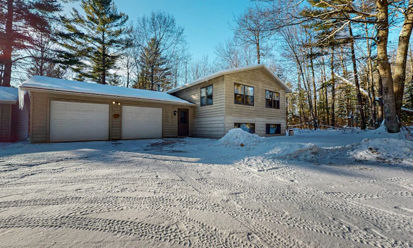 Cozy wooded home w/ access to snowmobile trail, near town, lakes, & bike trails