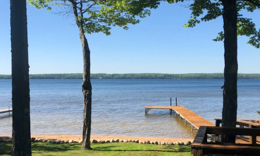 Lakefront, dog-friendly home with beach access, kayaks and firepit