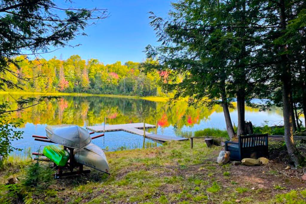 Woodland Wonderland | Spacious cabin-style house in Winchester with lake access