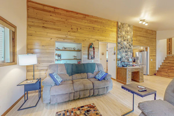 Lakefront home with large patio, fire pit, W/D & WIFI