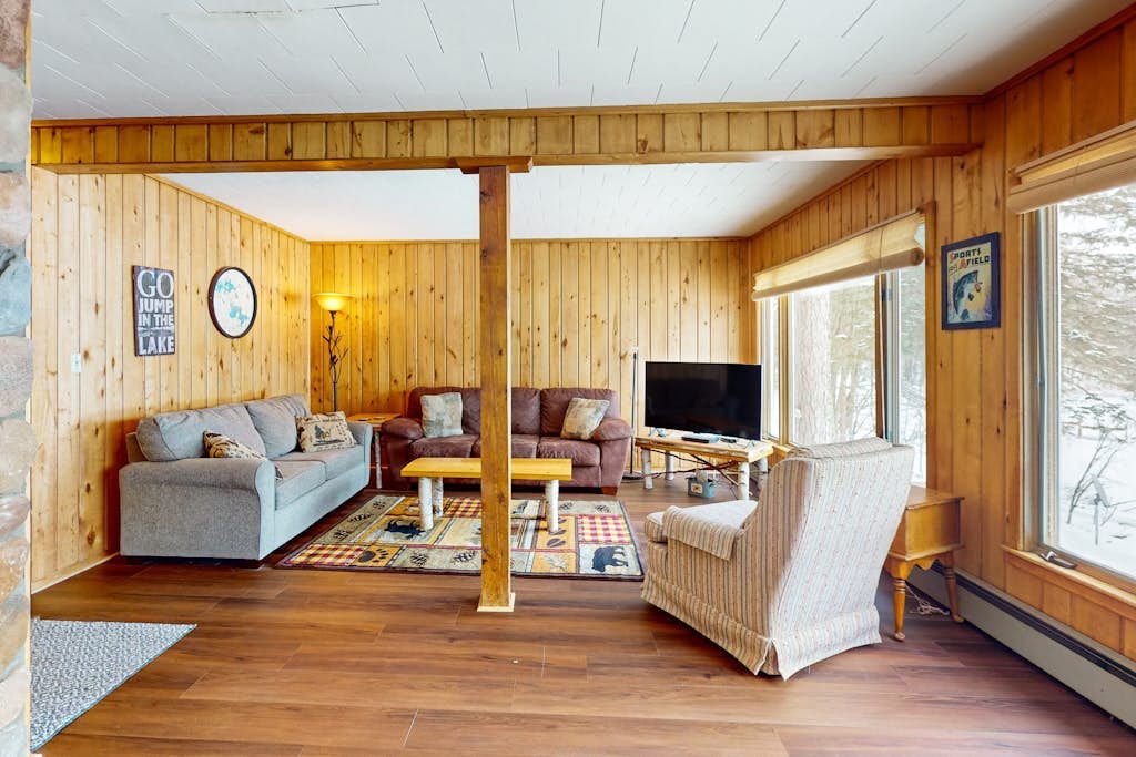 Lakefront Lodge w/ 2 additional cabins, private dock, firepit, kayak & hammock