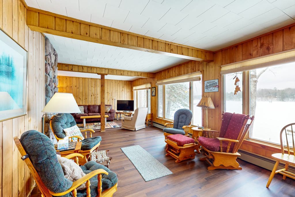 Lakefront Lodge w/ 2 additional cabins, private dock, firepit, kayak & hammock