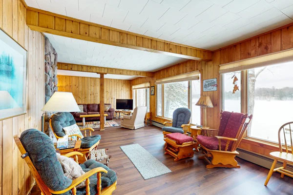 Lakefront Lodge w/ 2 additional cabins, private dock, firepit, kayak & hammock