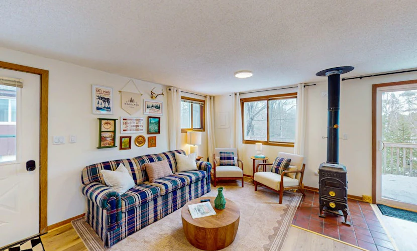 Pickerel Lake cabin w/ kayaks, dock, patio, grill & direct access to trails!