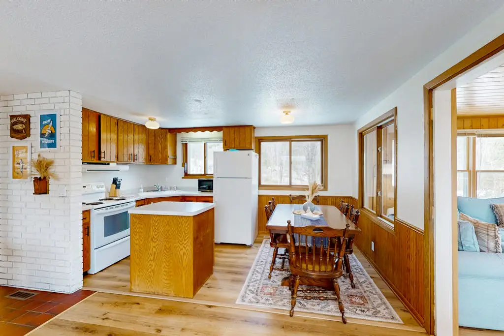 Hook and Haven & Woodland Pines Cabins