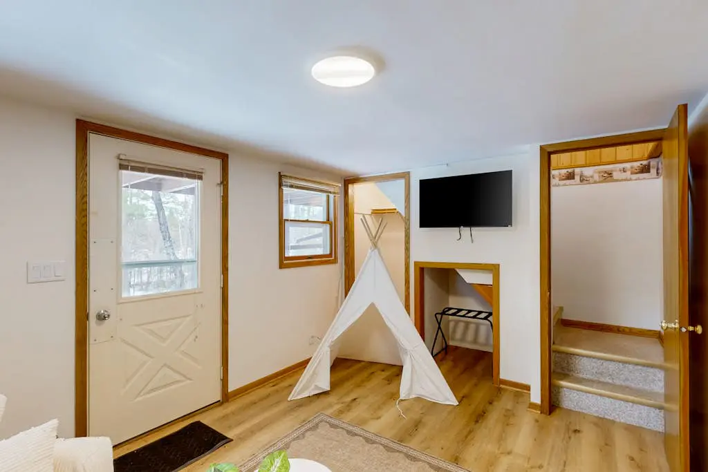 Hook and Haven & Woodland Pines Cabins