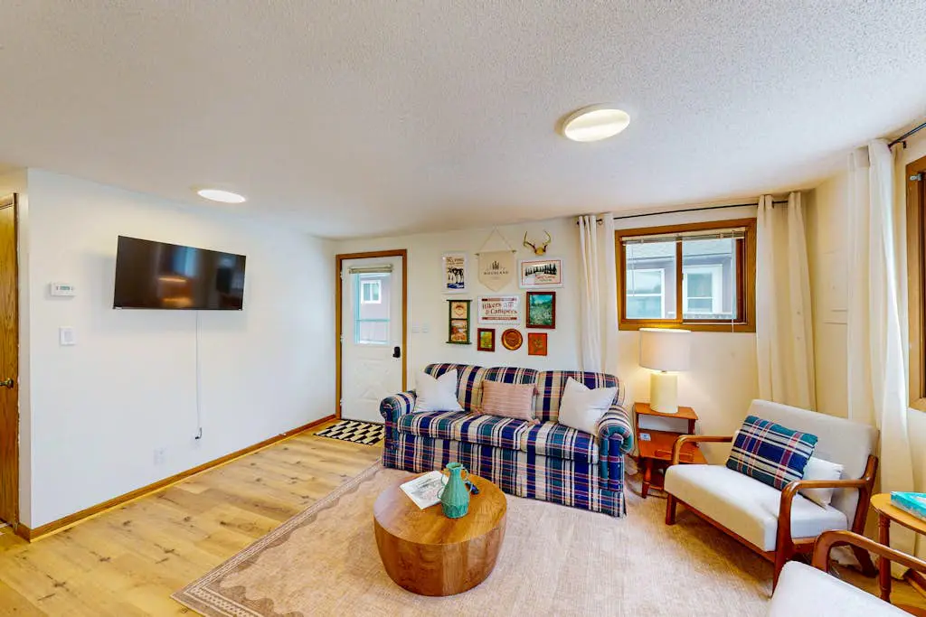 Hook and Haven & Woodland Pines Cabins