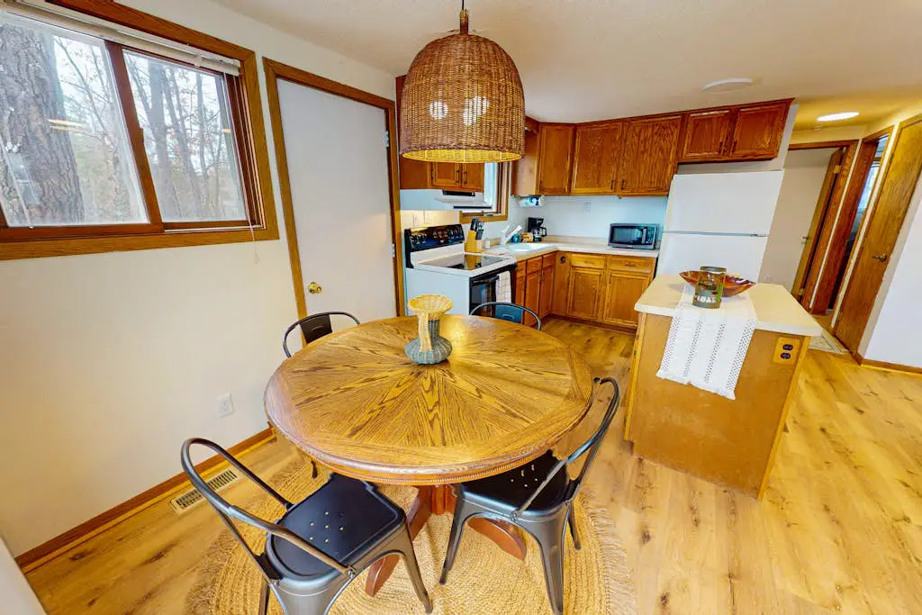 Hook and Haven & Woodland Pines Cabins