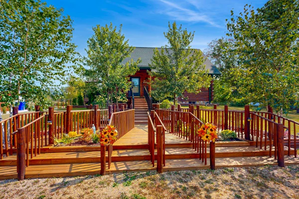 Charming & peaceful cabin with fire pit, deck, & great nature views - near golf
