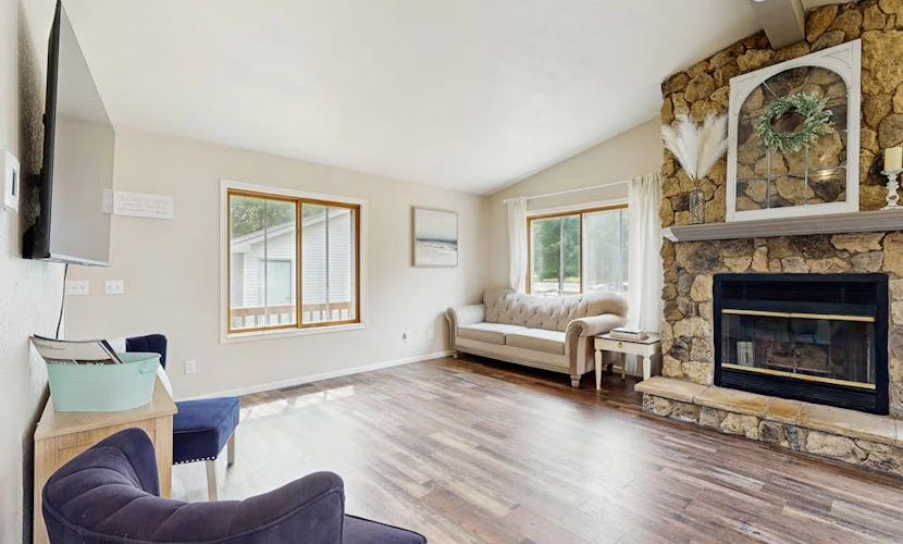 Cozy Home in Lake Arrowhead w/ shared amenities such as pools, tennis, & golf