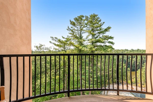 Riverside studio with private balcony, on-site golf and balcony