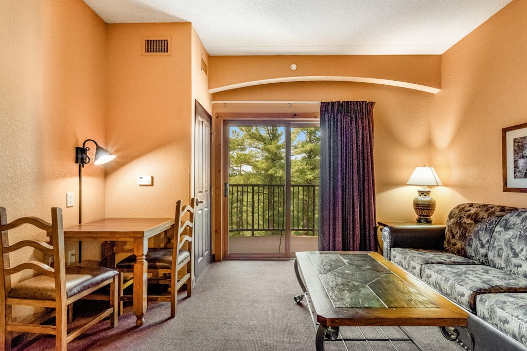 Riverside studio with private balcony, on-site golf and balcony