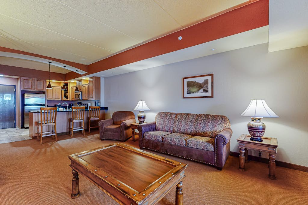2nd-floor condo with elevator, jetted tub, full kitchen, & fireplaces