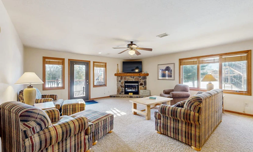 Golf Course View Condo, w/ Jetted Tub, Fireplace, Shared Pool & Hot tub
