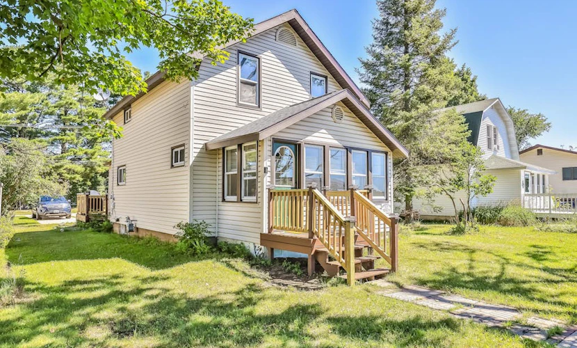 Dog-friendly cottage with deck, grill, & W/D - near Riverview Park & downtown