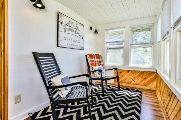 Dog-friendly cottage with deck, grill, & W/D - near Riverview Park & downtown
