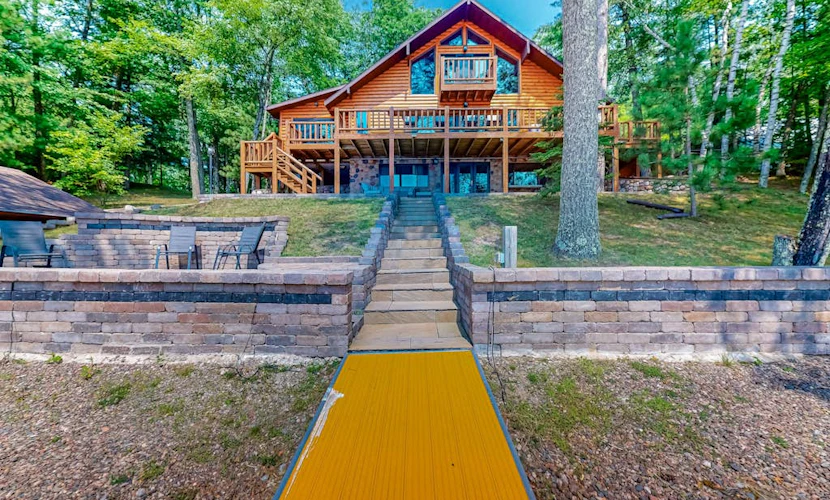 Lake House on Little Crawling Stone Lake w/ patio, docks, grill, firepit, & WIFI