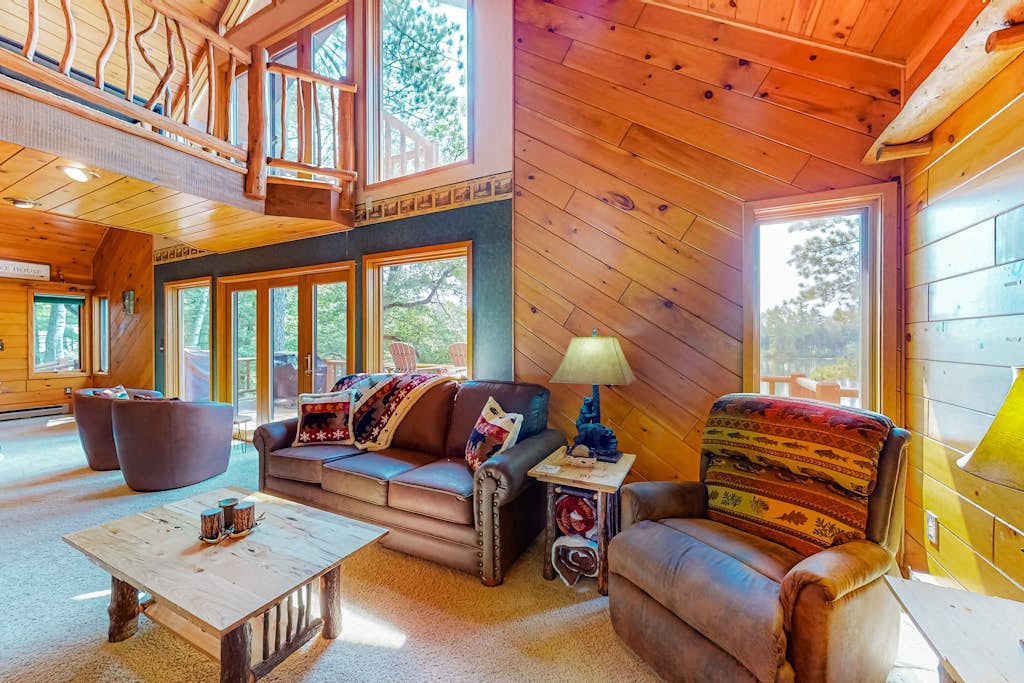 Lake House on Little Crawling Stone Lake w/ patio, docks, grill, firepit, & WIFI