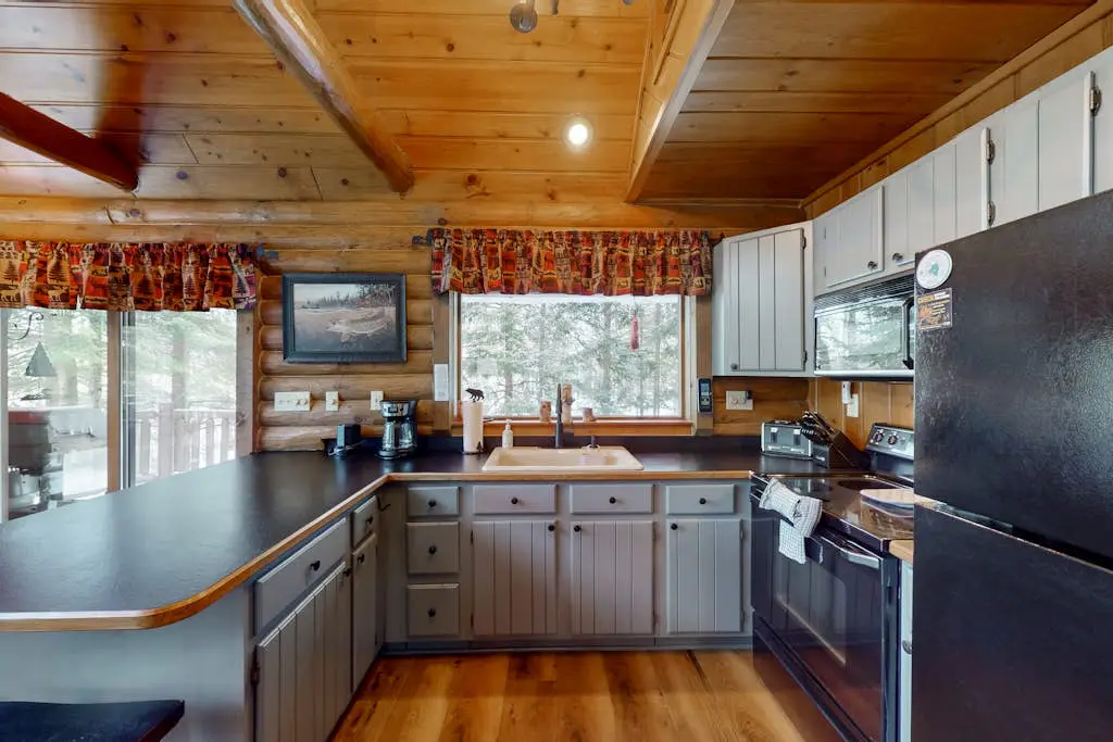 Annabelle Log Home