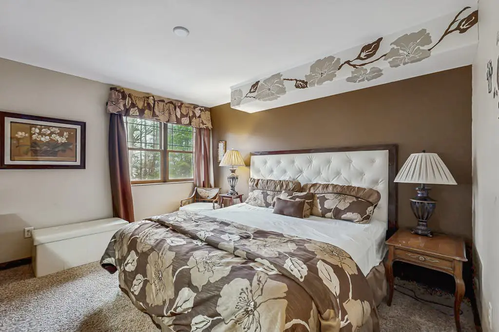 Grand Tomahawk Lodge