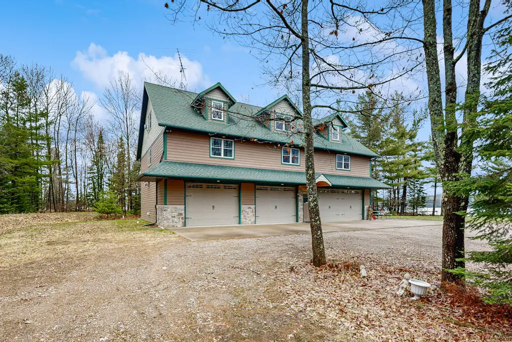 Grand Tomahawk Lodge