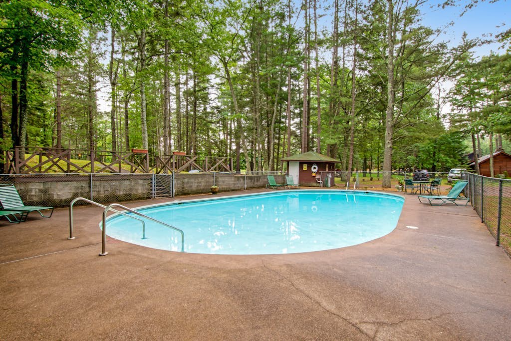 Waterfront cabin with Plum Lake views, private dock, beach access & kayaks
