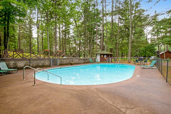 Waterfront cabin with Plum Lake views, private dock, beach access & kayaks
