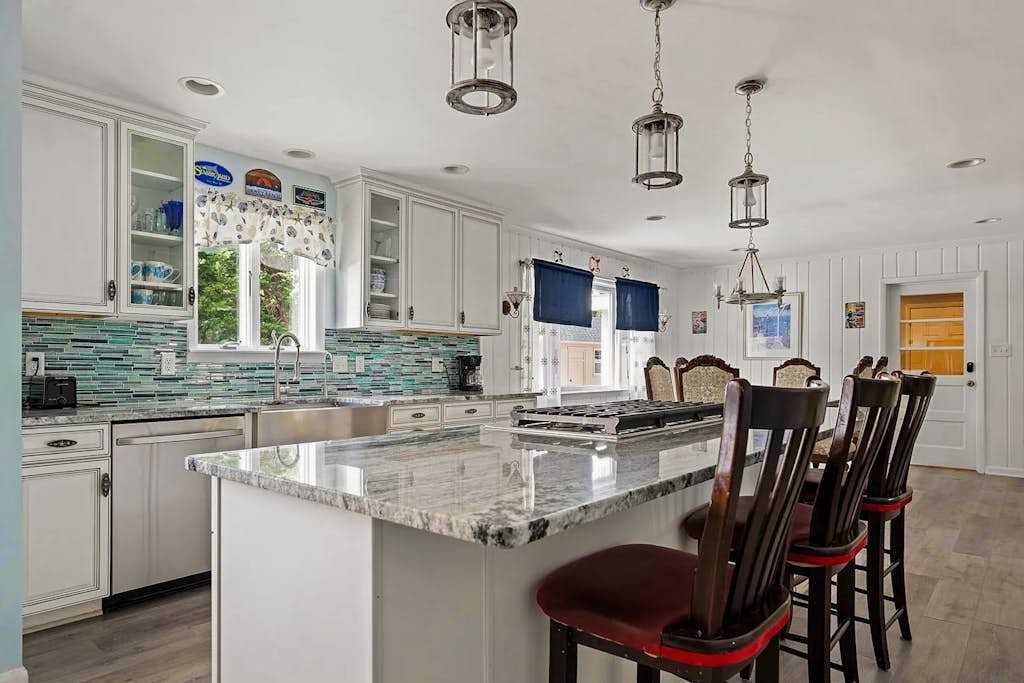 Rehoboth Beach spacious house w/private pool, hot tub, close to beach