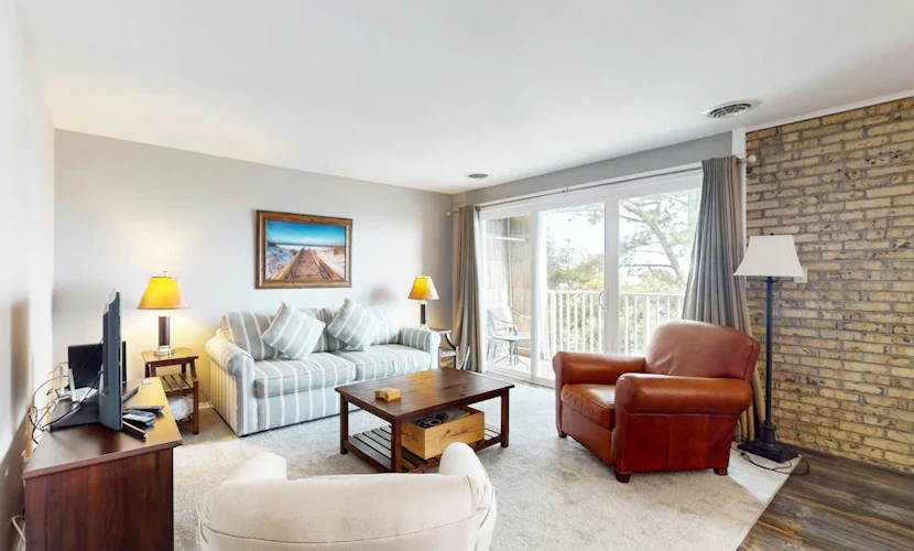 Ocean-view condo near the beach with outdoor pool & central AC