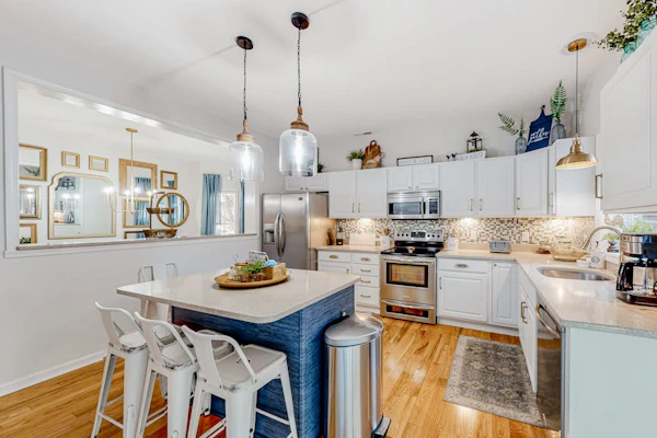 Dog-friendly Breezewood home with firepit, washer/dryer, fireplace, WiFi, & AC