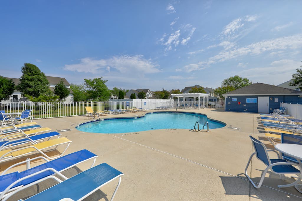 Keys of Marsh Harbor house w/community pool & tennis court, deck, grill