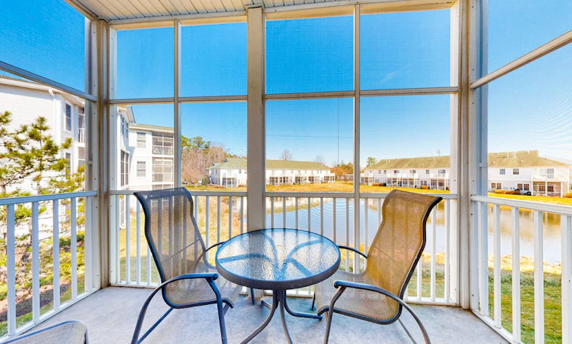 Stunning Condo- Pool and Hot Tub- Convenient Beach Access!