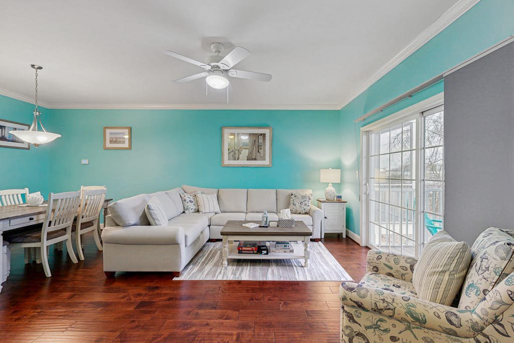 Rehoboth Crossing Townhouse: Pool, AC and minutes from downtown Rehoboth Beach
